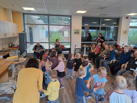 3a9b033fa924ee8046aa6bdf9694b85d